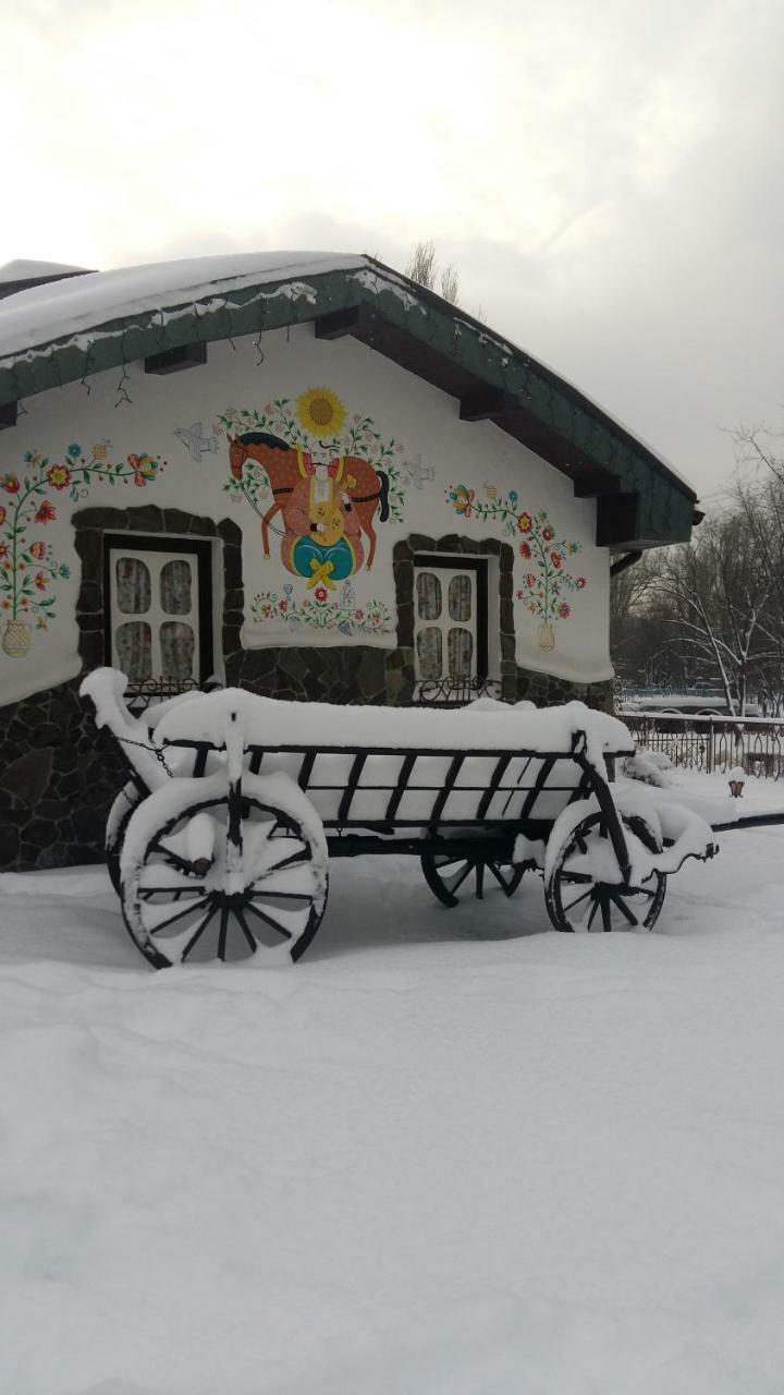 Charivna Taistra Bed & Breakfast Brovary Exterior photo